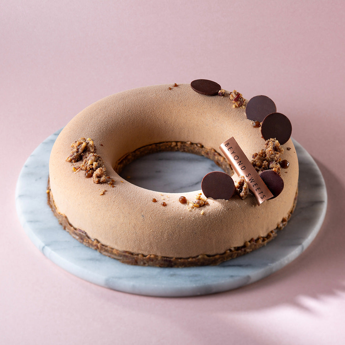 Low-carb mousse | Date crisp whole