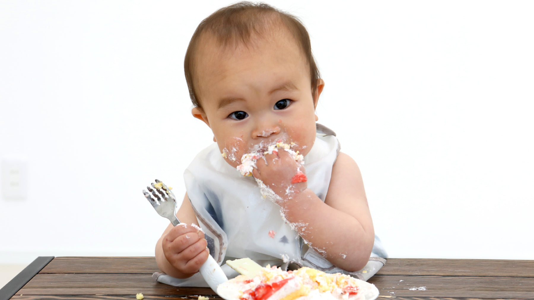 幼児にスイーツやお菓子はいつから食べさせてもいい？