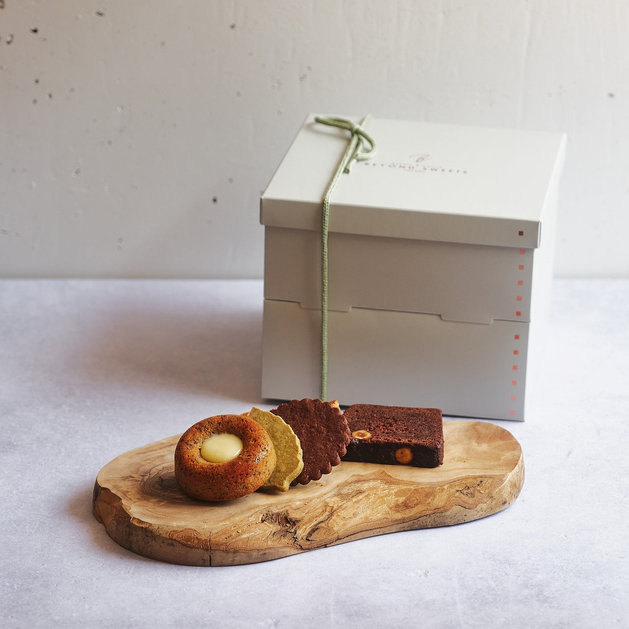 Baked Goods Gift | KASANE 2-tier [20 pieces]